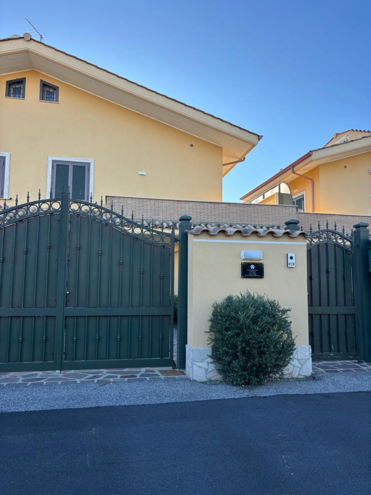 Carolas Luxury House