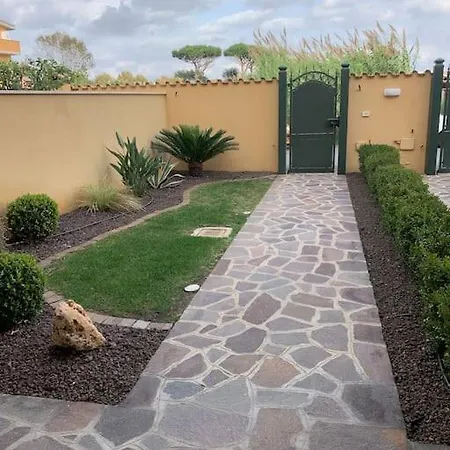 Carolas Luxury House Fiumicino Exterior photo